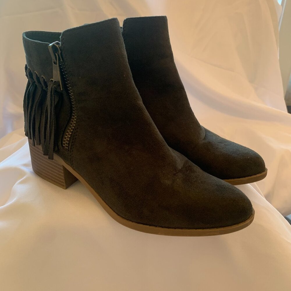City Classified Faux Suede Olive Green Ankle Boot Size 9 with Fringe